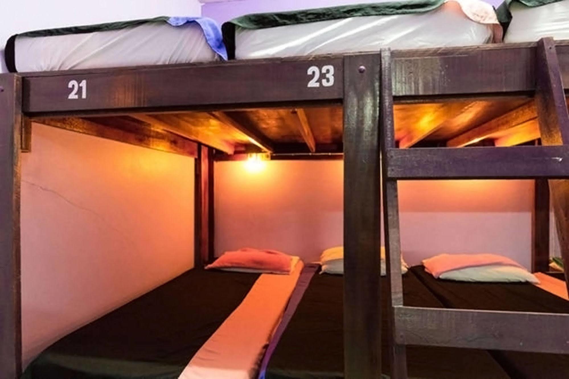 Wild & Wandering Backpacker Hostel & Bar Haad Rin Dış mekan fotoğraf
