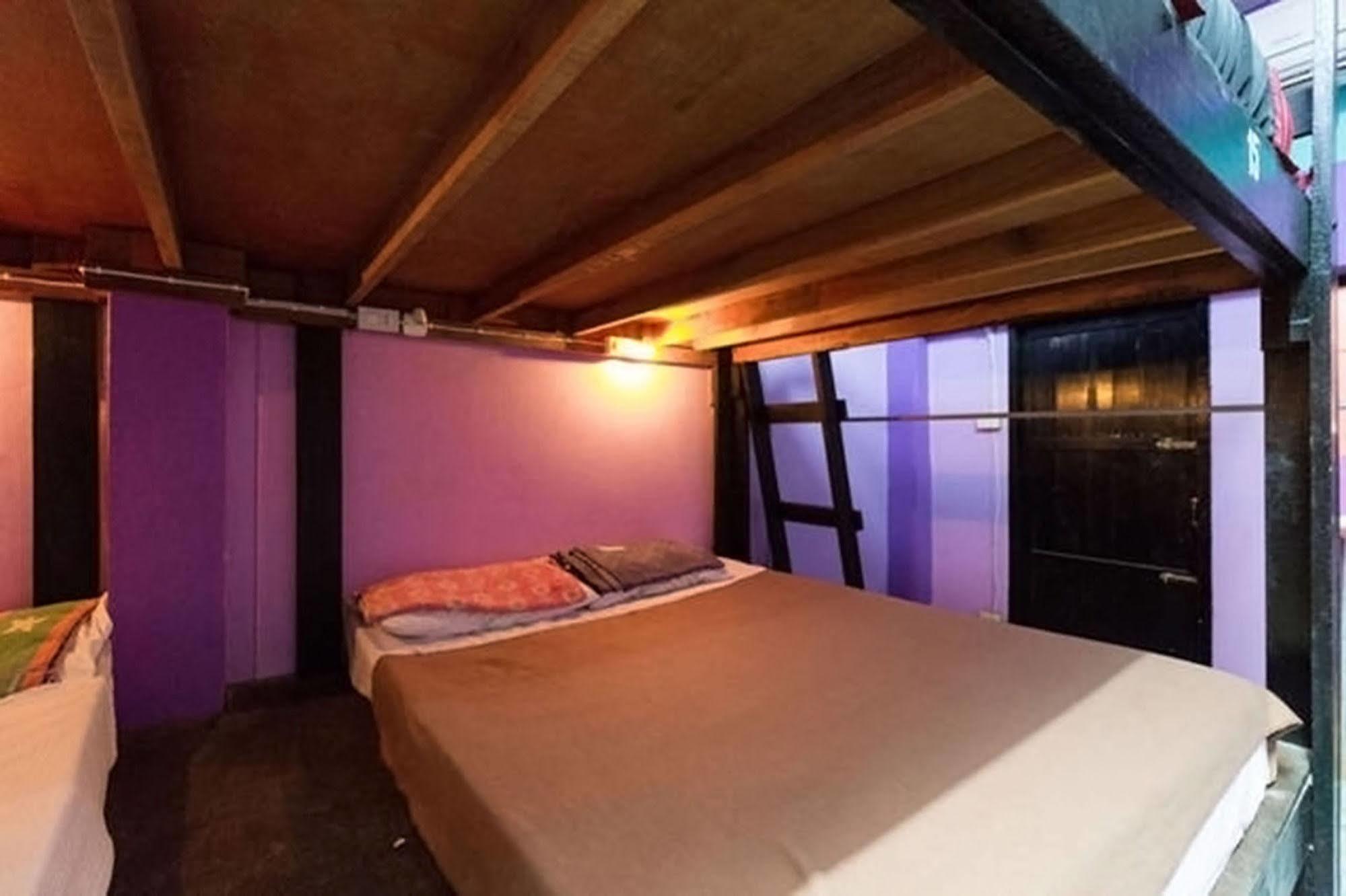 Wild & Wandering Backpacker Hostel & Bar Haad Rin Dış mekan fotoğraf