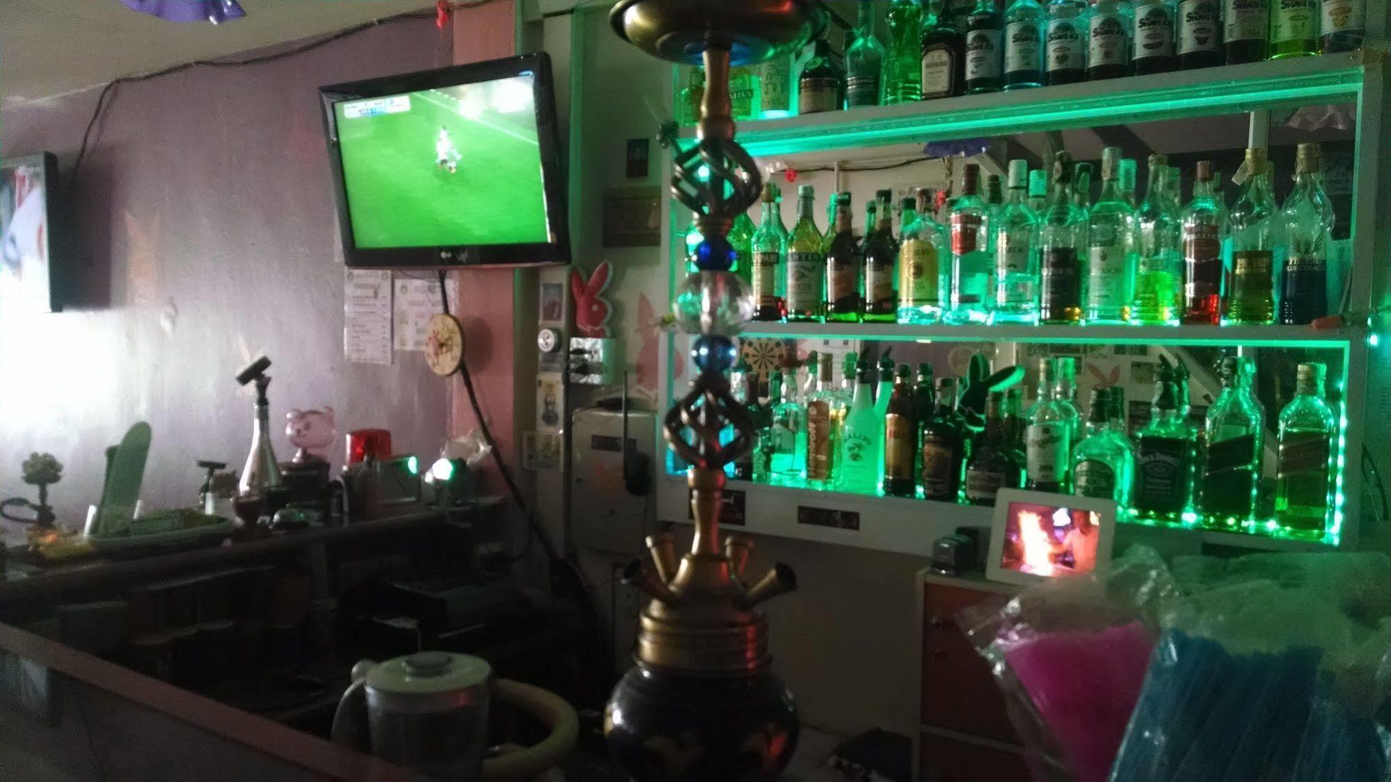 Wild & Wandering Backpacker Hostel & Bar Haad Rin Dış mekan fotoğraf